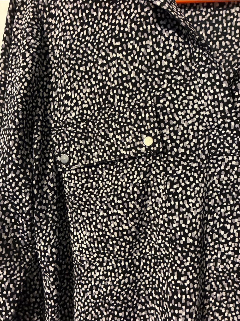 Jones New York Black and White Speckled vneck Blouse - Picture 3 of 7